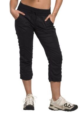 North Face - Woman’s Aphrodite Black Casual Capri Drawstring Pants